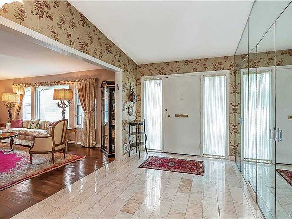 3rd image of 15 Pine Dr N