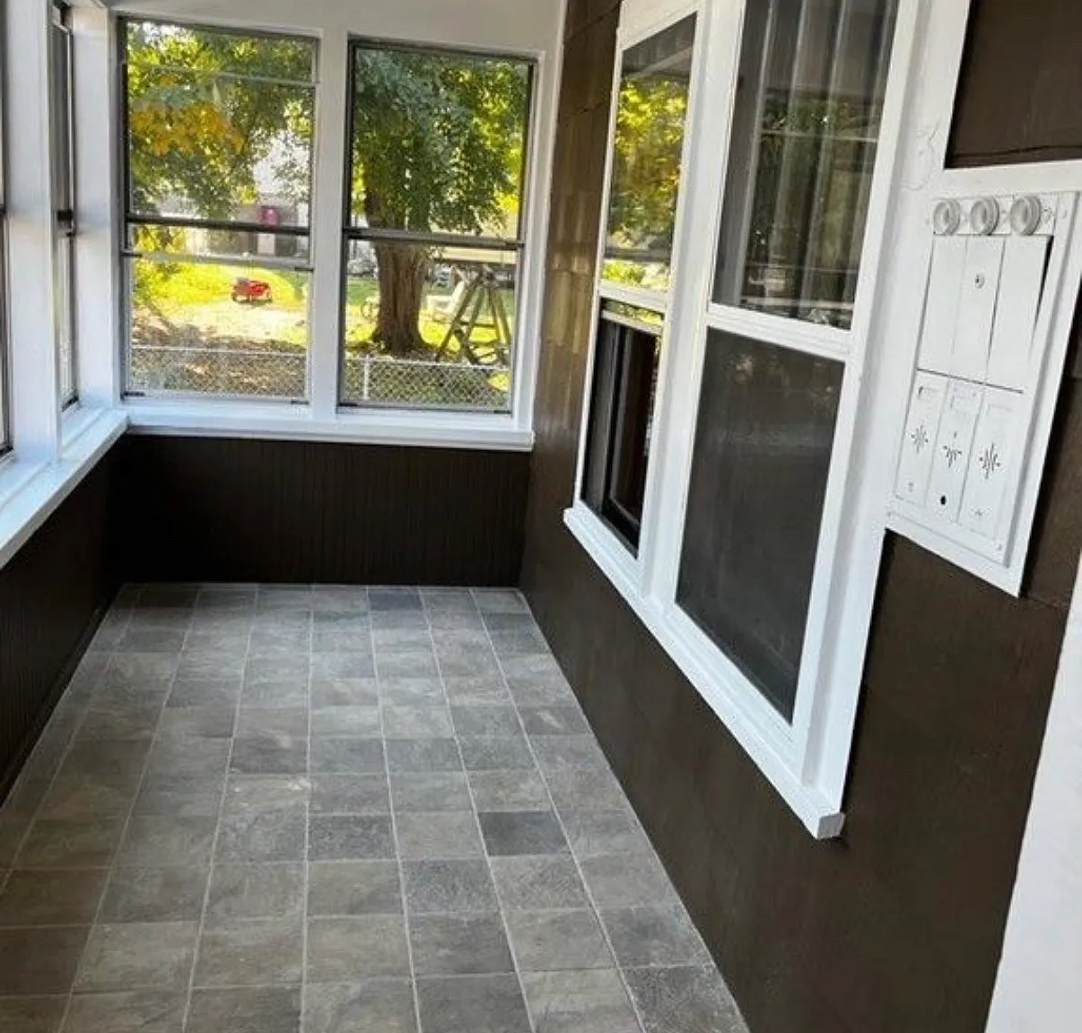 3 bed, 1000 sqft, $1,900 — Photo 1
