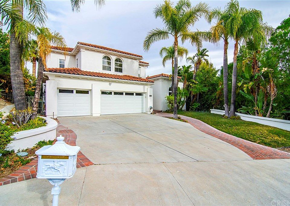 1st image of 23813 Kensington Ct