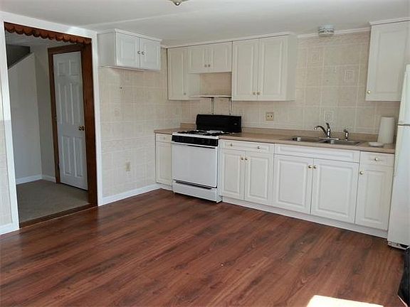 5th image of 4 Roy Ave #A