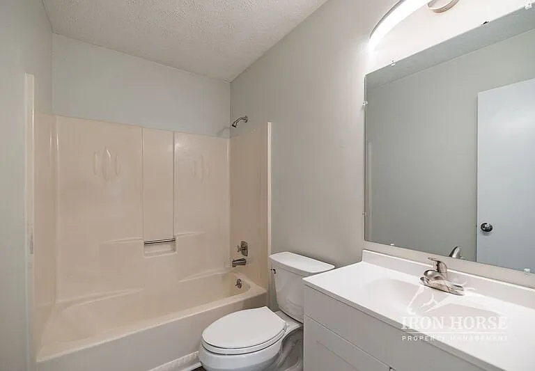 1172 White Oak Dr — Photo 8