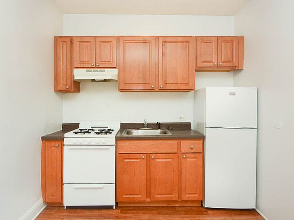 2nd image of 1742 N Humboldt Blvd #D104