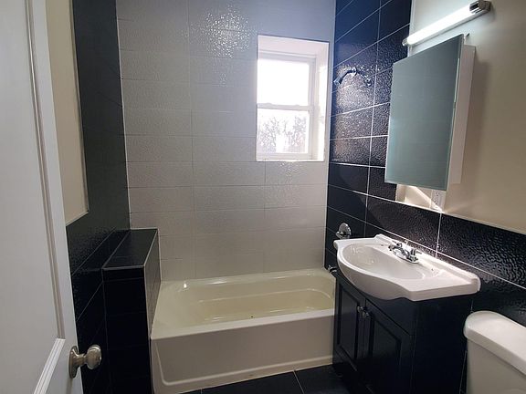 4th image of 877 18th Ave #403