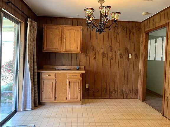 2nd image of 3054 Lone Oak Dr