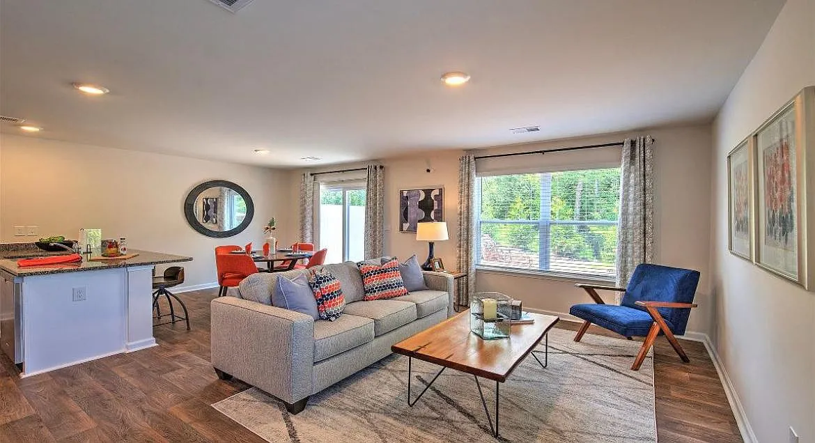 101 Oakmont Valley Trl — Photo 1