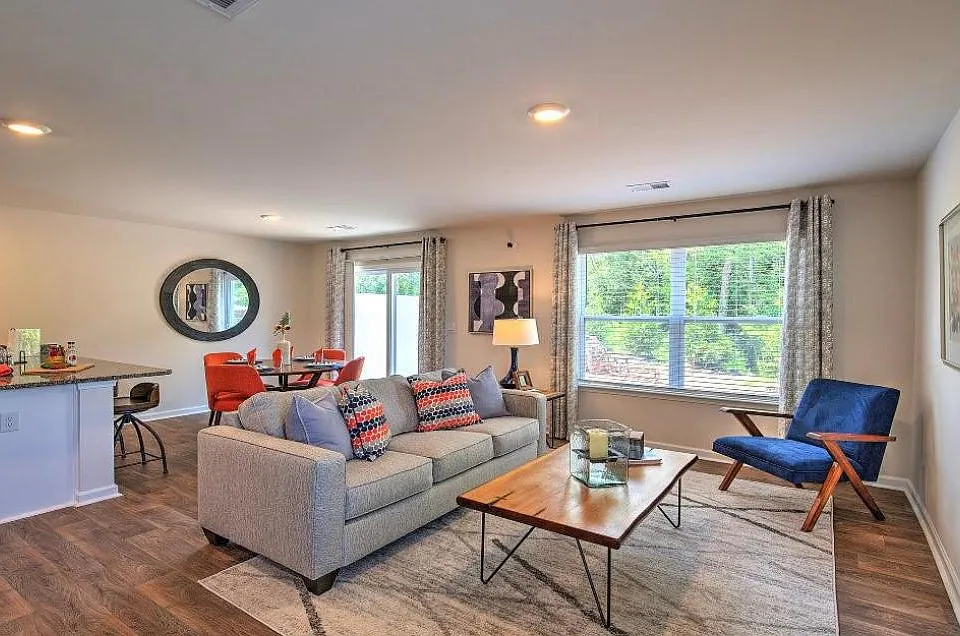 101 Oakmont Valley Trl