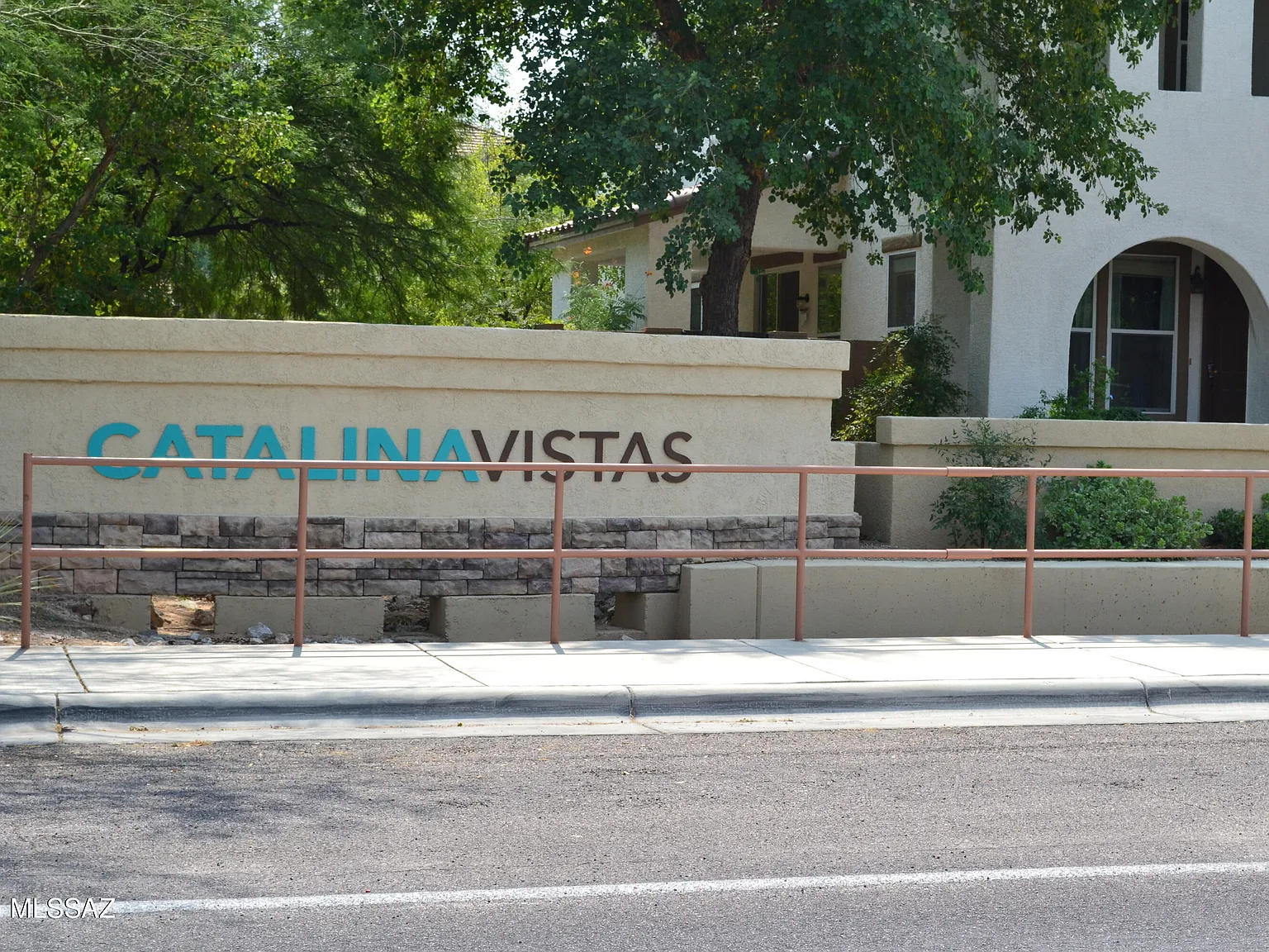 3 bed, 2.5 bath, 1817 sqft, $1,850 — Photo 3