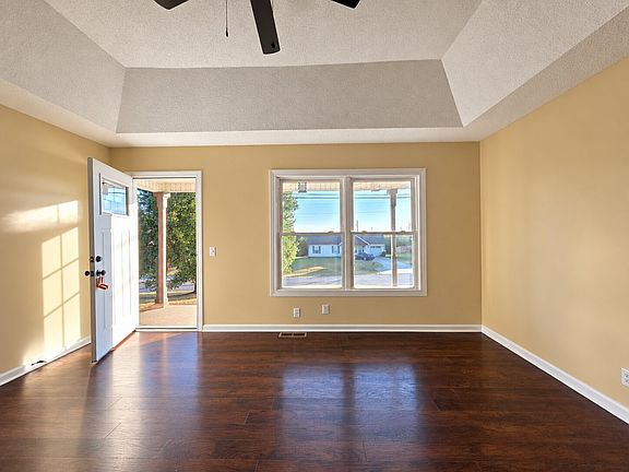 3rd image of 912 Hugh Hunter Rd