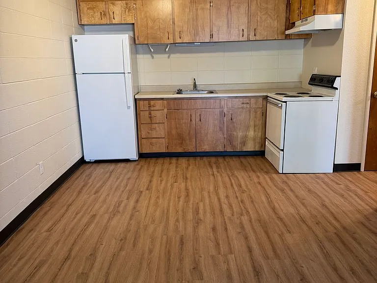 1630 Ferry St — Photo 5
