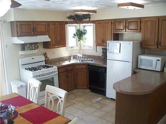 4th image of 15 Salem Cir
