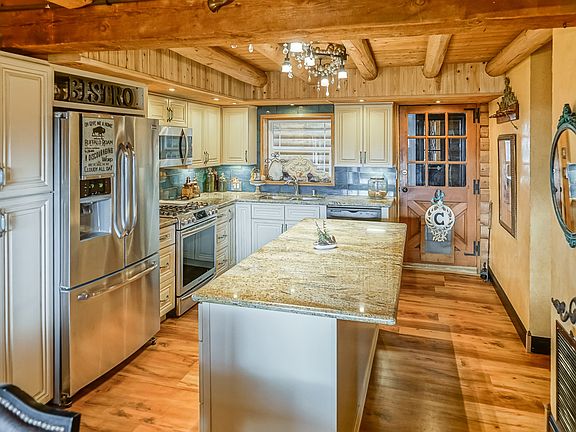 5th image of 8601 Wildflower Ln
