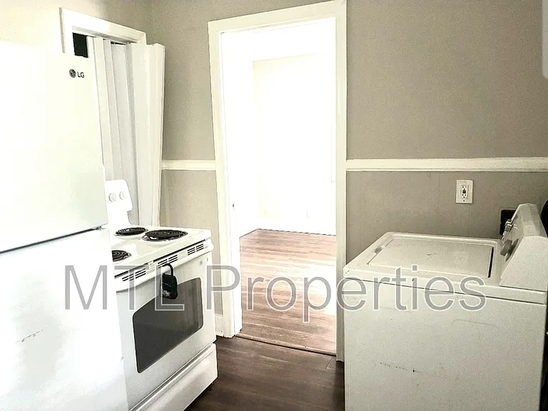2239 Center St — Photo 3
