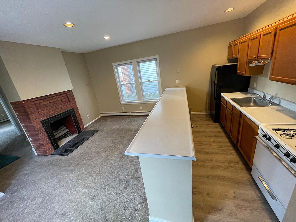 1st image of 118 W Fulton St #1