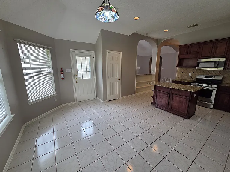 1344 Wentworth Dr — Photo 4