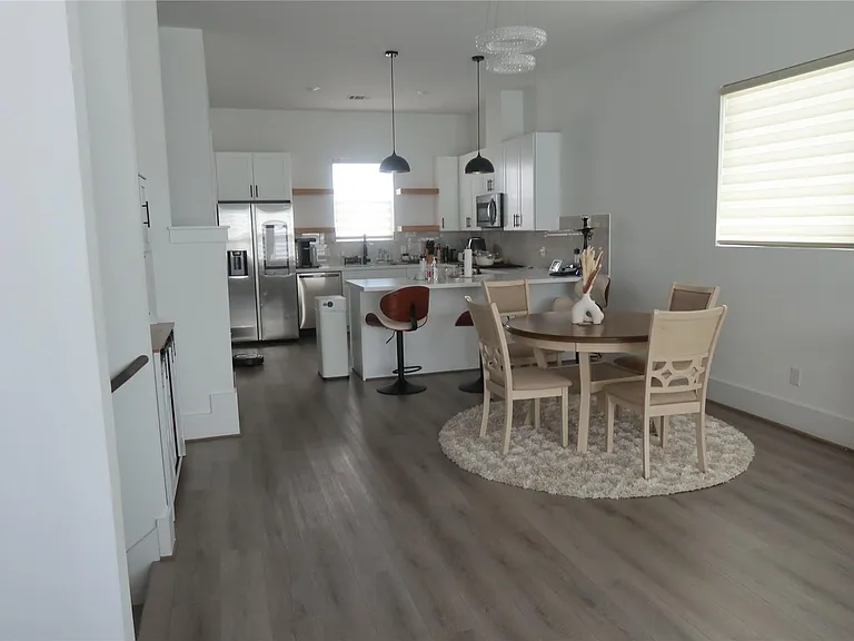 4810 Cochran St — Photo 9