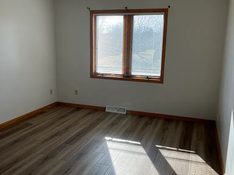 987 N Thompson Rd — Photo 13