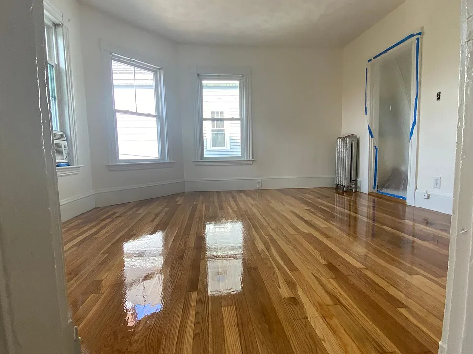 Livingroom/ diningroom/ office