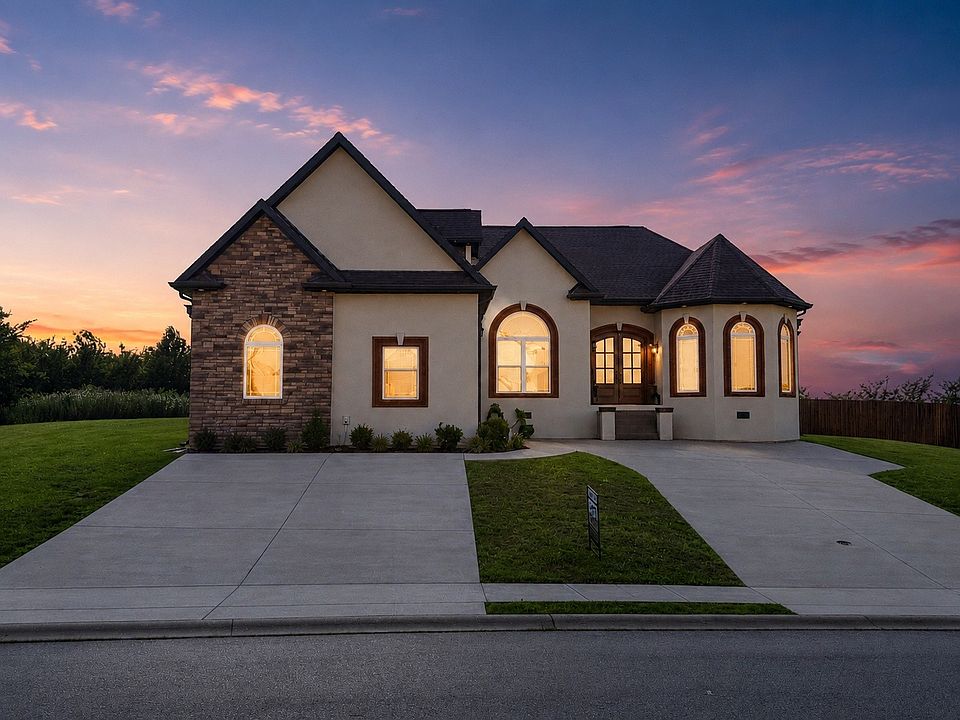 1st image of 556 Larkspur Dr