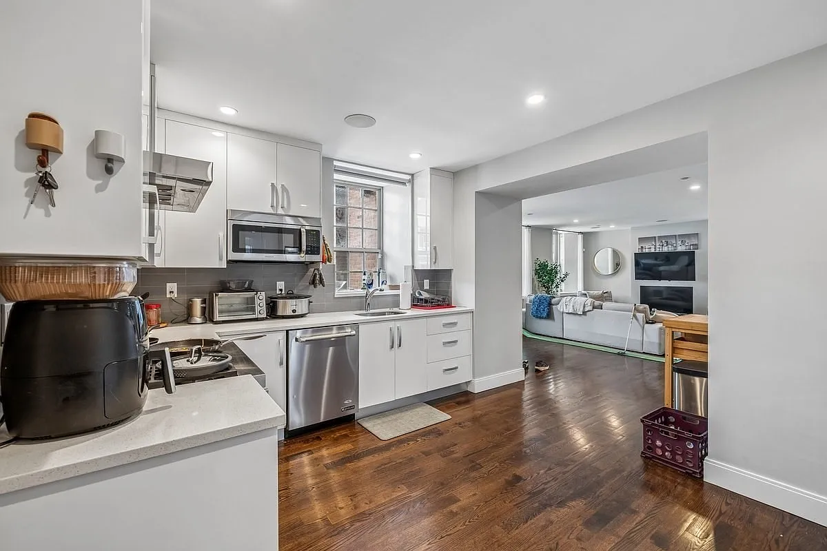 2 bed, 2.0 bath, 1114 sqft, $4,500 — Photo 3
