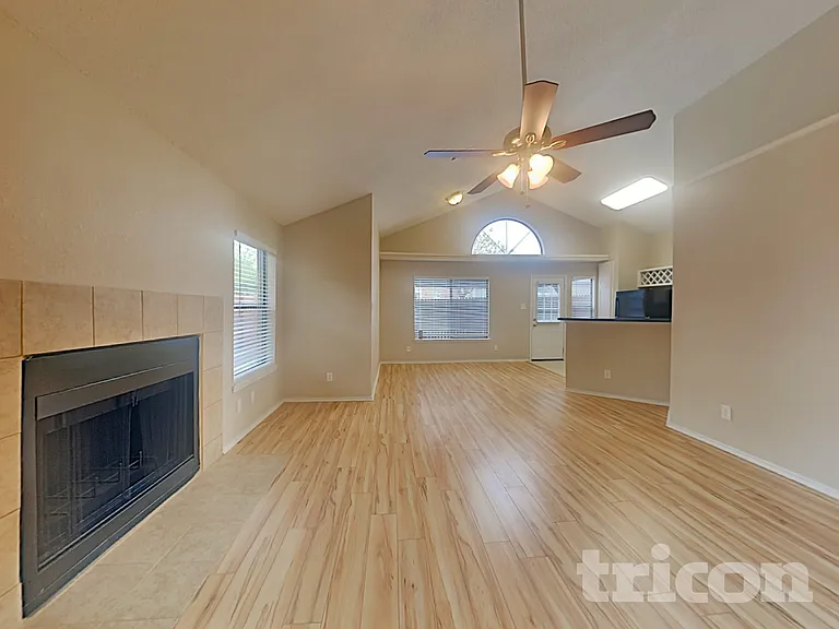 2033 Feather Ln — Photo 3