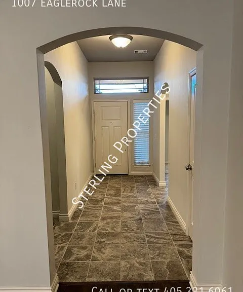 1007 Eaglerock Ln — Photo 3