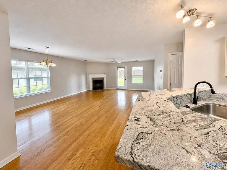 115 Bremerton Dr SW — Photo 4
