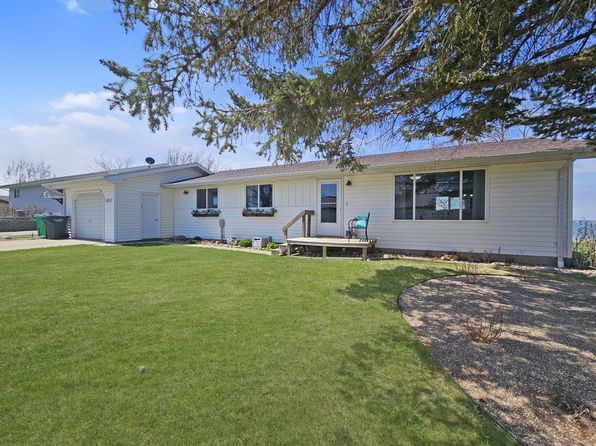 182 E Lake Dr, Lake Poinsett, SD 57234
