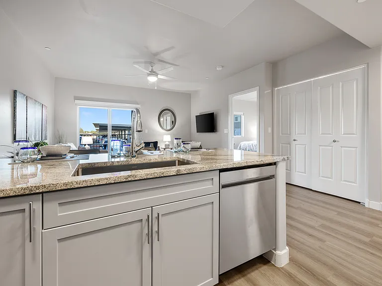 Granite Mountain Apartments — Photo 8