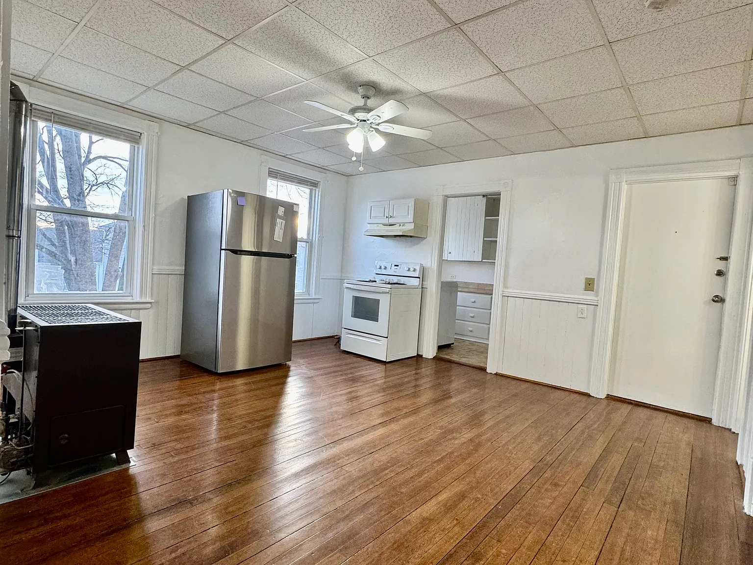 3 bed, 1200 sqft, $2,300 — Photo 3