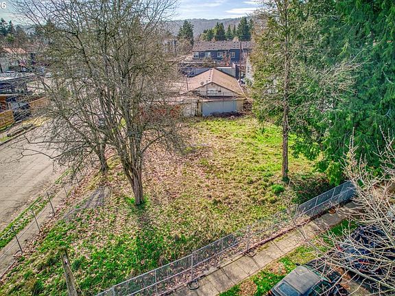 2nd image of 8028 N Lombard Way
