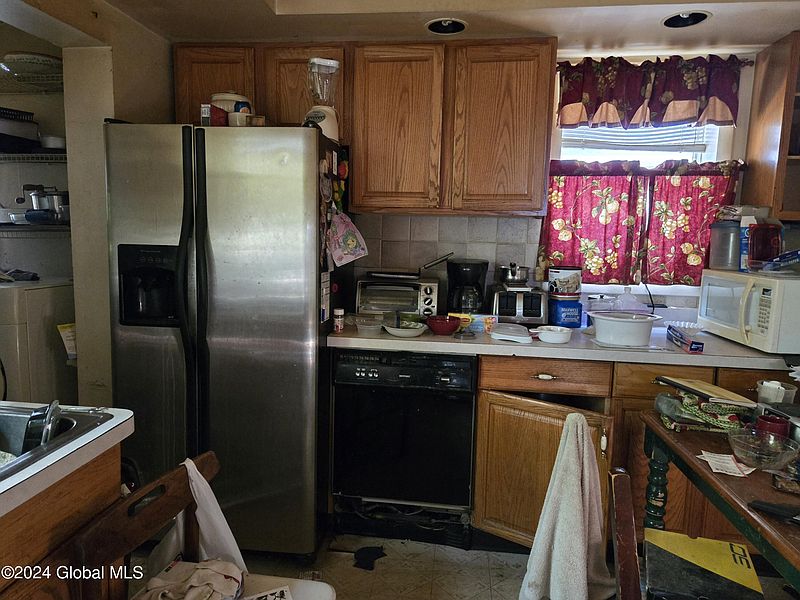 3rd image of 1226 Main Street