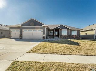 8001 W Chesapeake Ln, Sioux Falls, SD 57106