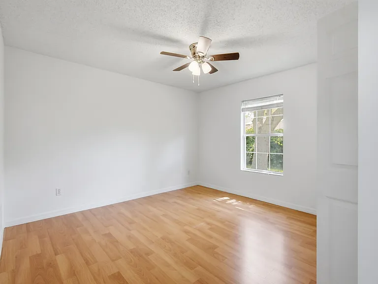 341 Shamrock Rd — Photo 11
