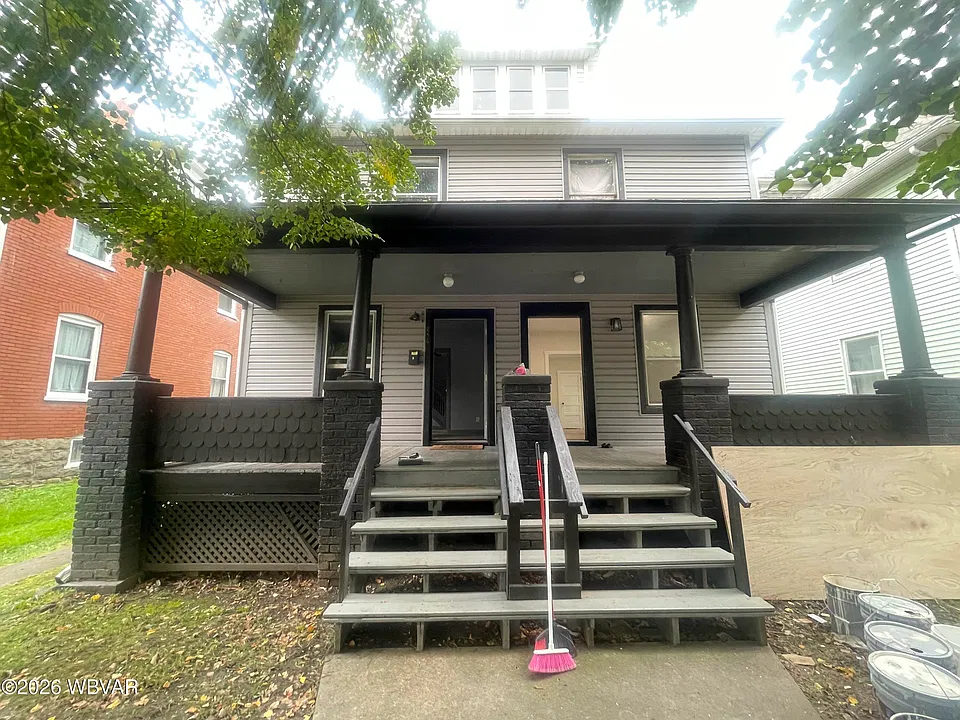 854 Memorial Ave