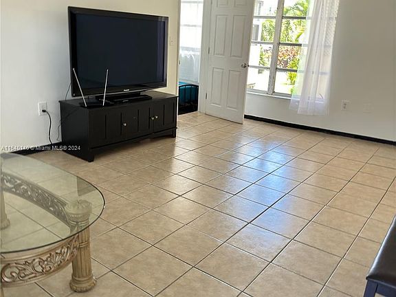 4th image of 1850 NE 169th St APT 212