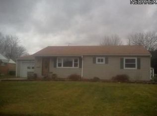 1008 Kaderly St NW, New Philadelphia, OH 44663