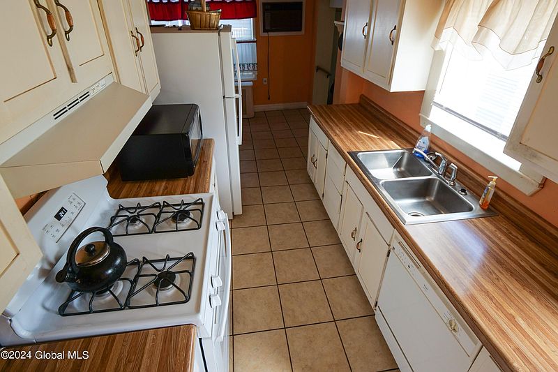 3rd image of 30 2nd Avenue