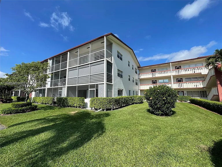 136 Brighton Dr #136-D — Photo 44