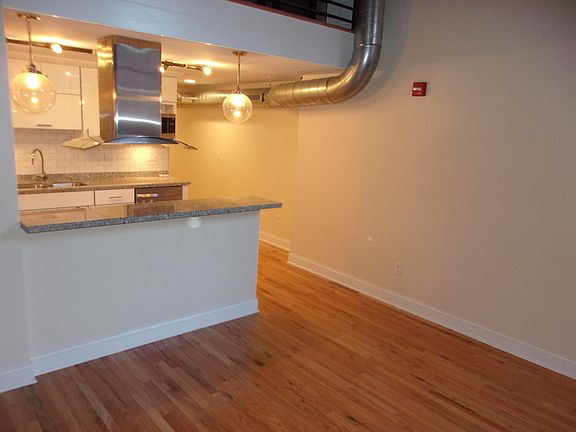 5th image of 847 Washington St #114