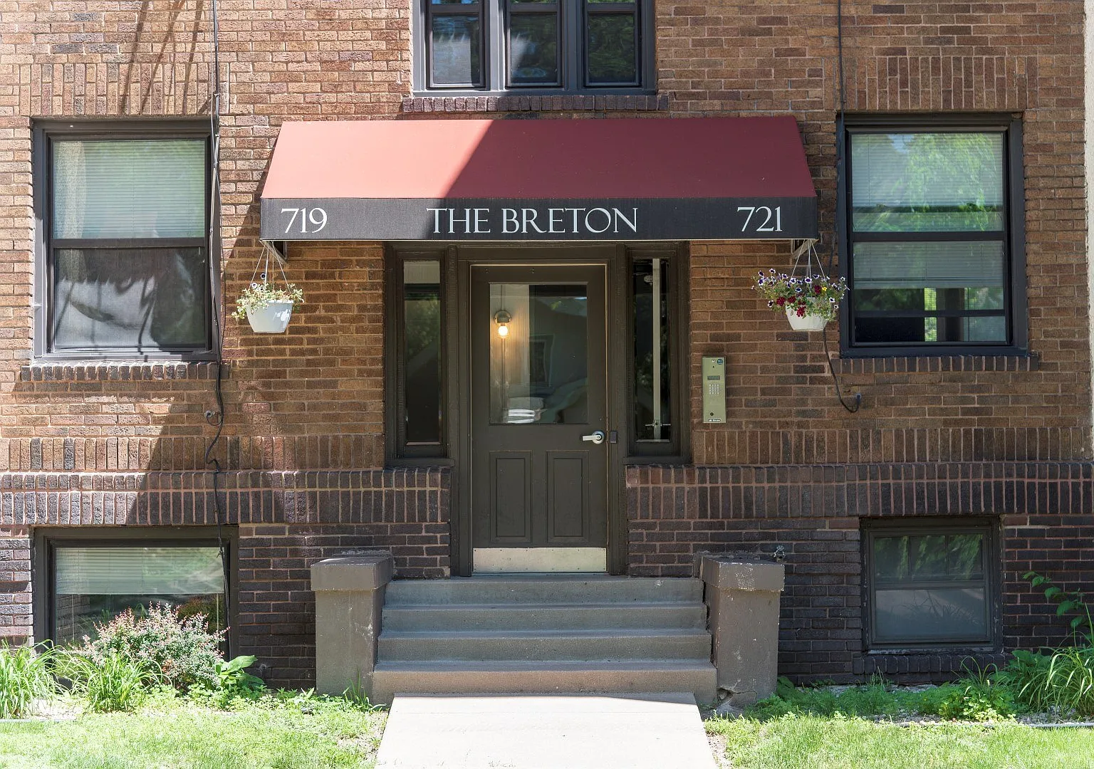 The Breton Apartments — Photo 2