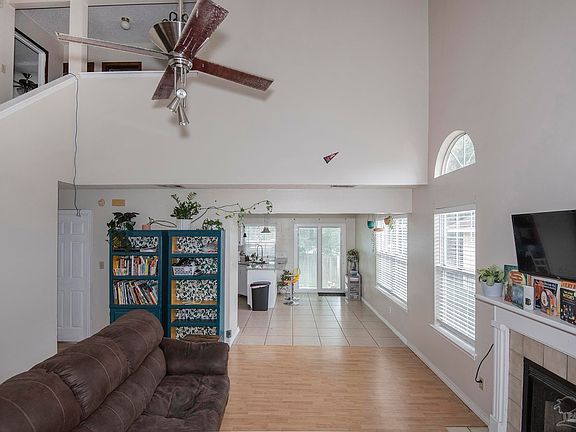 5th image of 2028 Cambridge Cir