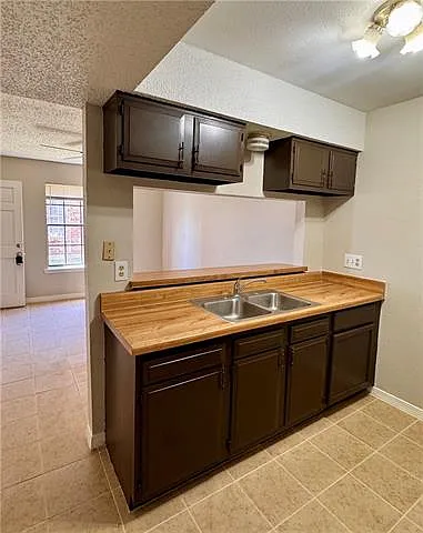 Building Photo - 905 Linda Ln #E