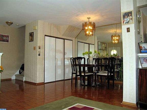4th image of 1550 Stoney Ln #A