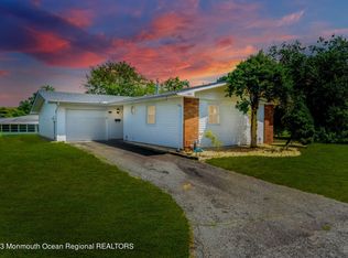 8 King Ln, Brick, NJ 08724