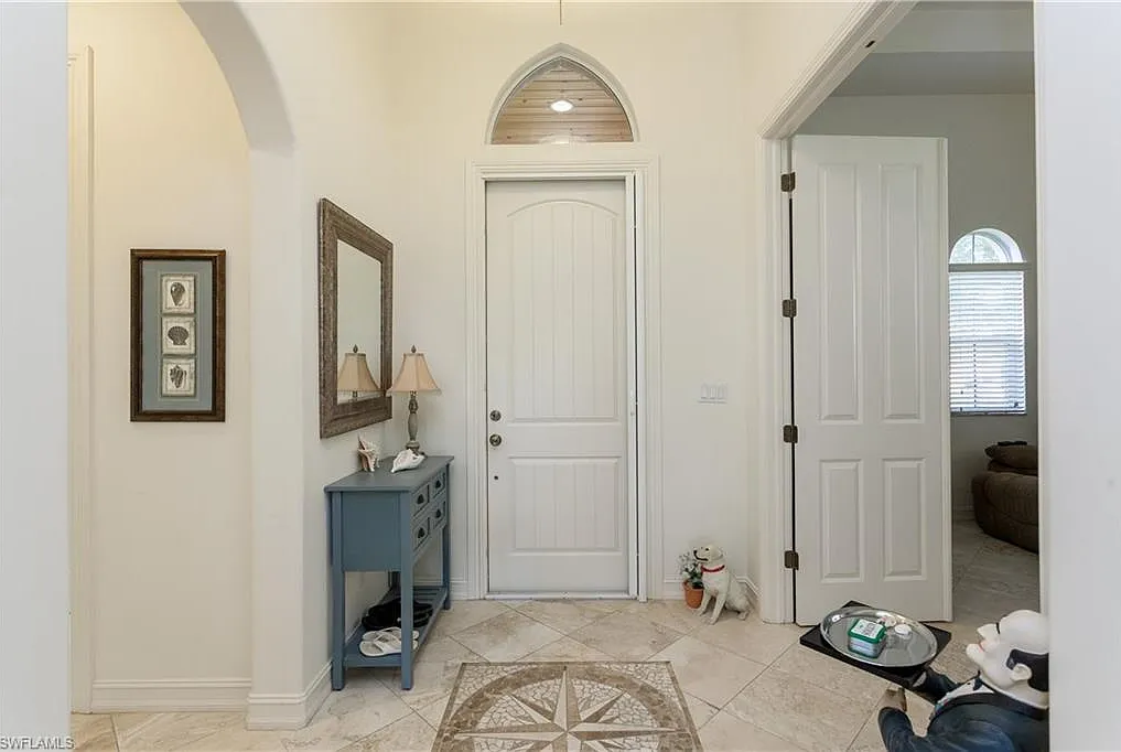 3 bed, 2.0 bath, 1975 sqft, $7,995 — Photo 2