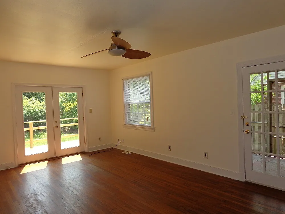 Commodore Park-Three Bedroom Single Family Home — Photo 2
