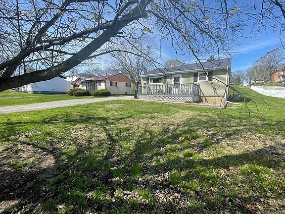 3rd image of 905 Wylie Ln