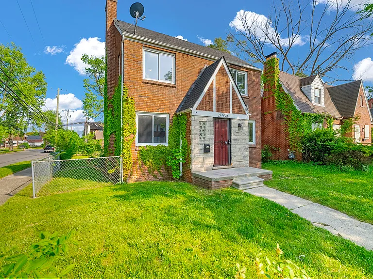 10470 Roxbury St — Photo 4
