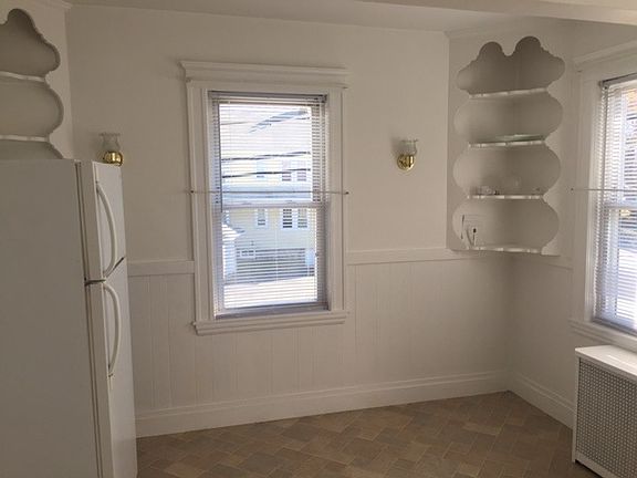 4th image of 7 Dartmouth St #2