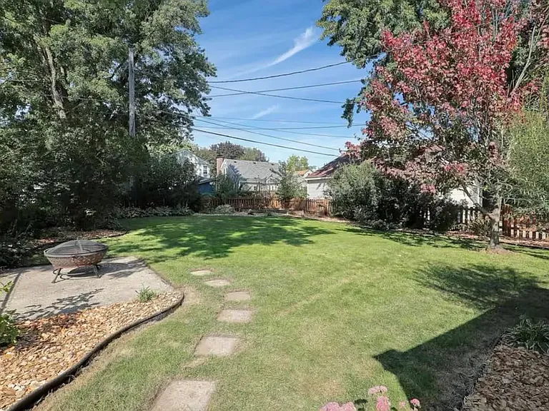 1595 Griggs St N — Photo 13